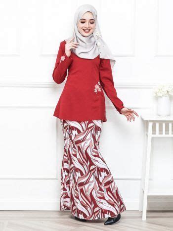 The traditional attire remains very popular among the public. kurung moden pucci red pandora | Baju kurung, Fashion, Sleeves