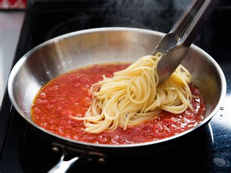 The Right Way To Sauce Pasta