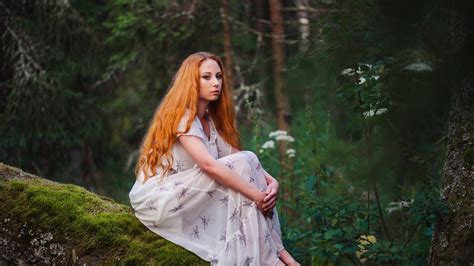 Картинки девушка рыжая длинные волосы в лесу фотограф сергей чмыхов обои 1920x1080