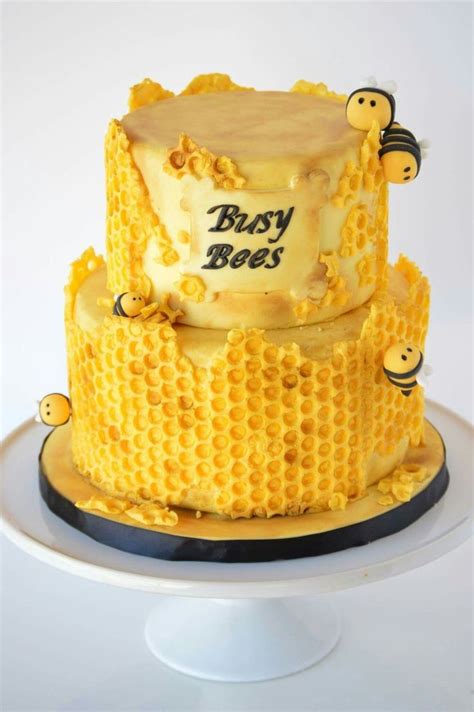 Pin By Mayra Etayo On Seminar Bee Cakes Honeycomb Cake Bee