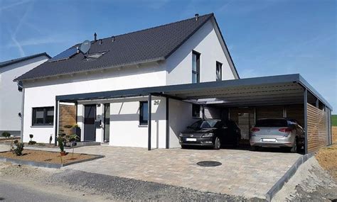 Modernes fertighaus mit carport und eingangsüberdachung. Designcarports - Metallcarports / Stahlcarports ...