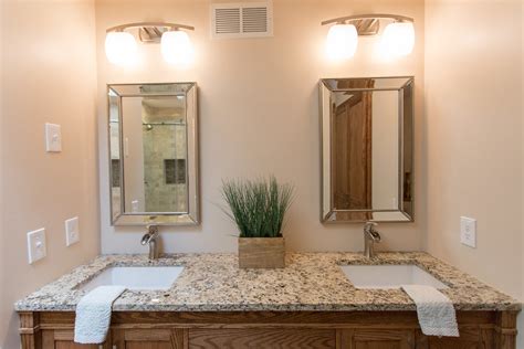 Traditional Neutral Master Bath Construction2style