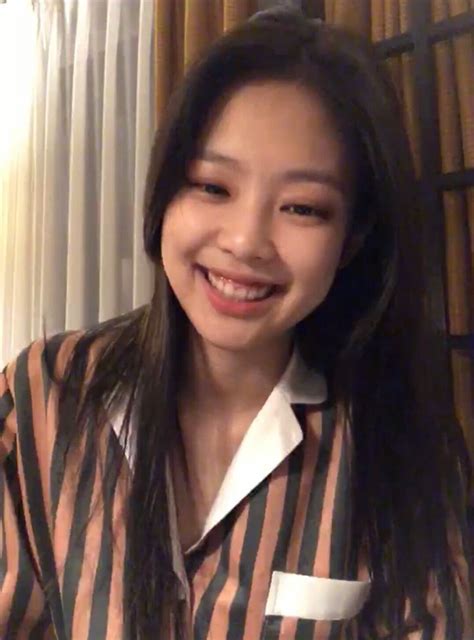 Jennie Rapper On Twitter Look At That Smile And Chubby Cheeks