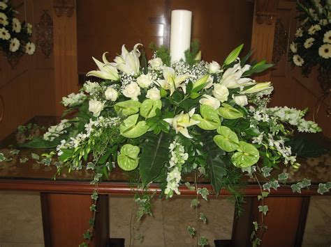 Bunga meja altar biasanya pihak terdekat atau keluarga yang melakukan pemesanan untuk menghiasi tempat altar tempat sembahyang, atau. Setiamitra: DEKORASI 1