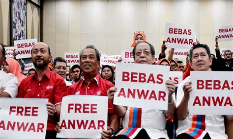 Gambarkan perkembangan politik islam di indonesia dari awal islamisasi nusantara hingga masa penjajahan. Alumni Kelab UMNO Luar Negara kecam cara Muhyiddin berpolitik
