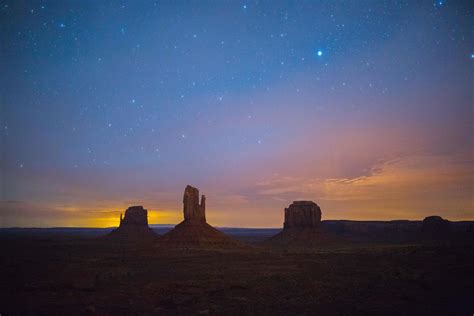 Monument Valley Under The Stars 5760x3840 Oc Music Indieartist