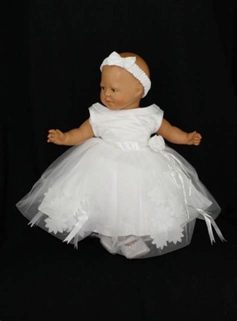 Traditionnellement parlant, votre bébé baptisé devra revêtir le vêtement. Robe ceremonie bapteme bebe fille