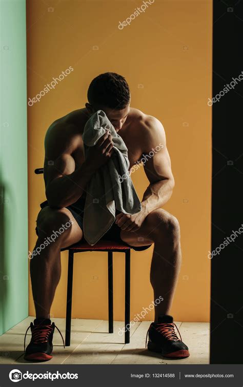 Sexy Muscular Hombre Atleta Fotograf A De Stock Tverdohlib Com Depositphotos