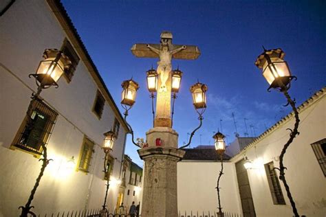 En 1945 se llevó a cabo el proyecto de un templo dedicado al cristo de la expiración. El Ayuntamiento de Córdoba registra el Cristo de los ...