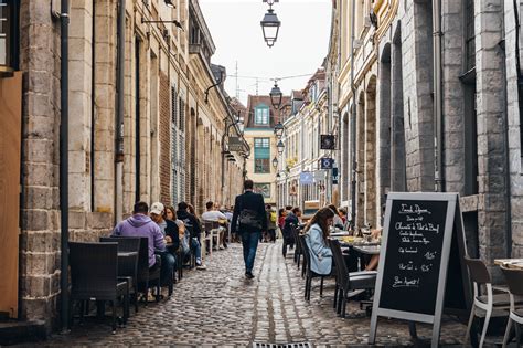 Visiter le Vieux Lille à pied Itinéraire des incontournables à voir et à faire French