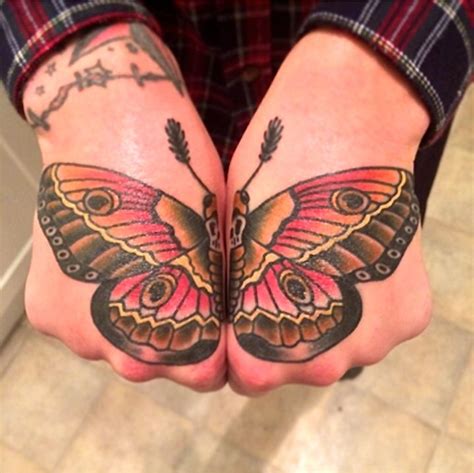 25 trendy tattoo traditional moth insects. Traditional moth tattoo. Hand tattoo. | Tatuajes