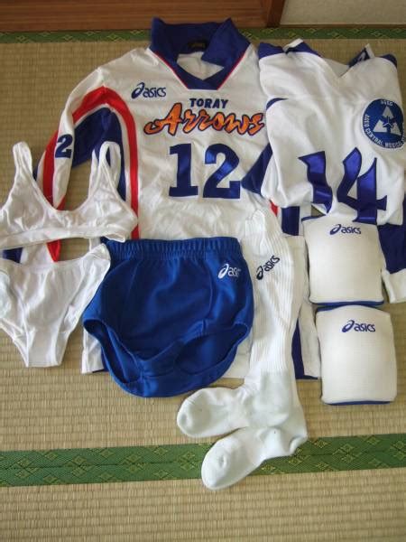 ユニフォーム規程 平成25 年3 月3 日 国内競技委員会 1. アシックス 東レアローズ 女子バレーボールユニフォームセット ...