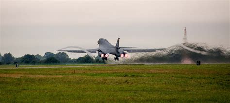 Watch A B 1 Bomber Depart Raf Fairford With Fuel Afterburner