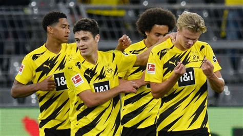 December was a rough month of results for. Borussia Dortmund vence M'Gladbach em estreia na ...
