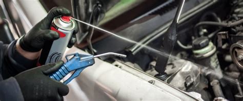 10 Rekomendasi Cairan Pembersih Mesin Mobil Paling Efektif dan Ekonomis
