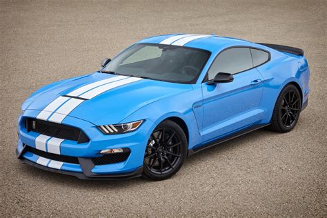Reviewer Calls The Shelby Gt350r The Ultimate Ford Mustang