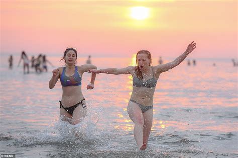 May Day Babes At St Andrews Strip Off For A Dawn Skinny Dip Daily Mail Online