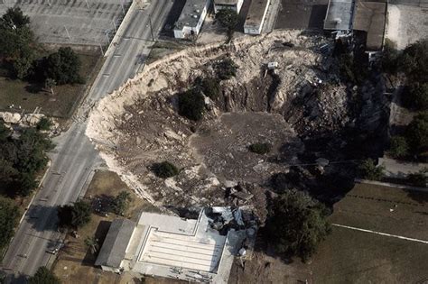 1981 Winter Park Sinkhole The 50 Most Famous Disaster Photographs