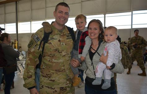 Fort Campbell Welcomes Home 129 Soldiers From 9 Month Middle East Deployment Photos