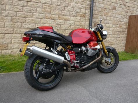 The 2004 v11 le mans is the most potent descendant of the glorious moto guzzi 859 and 1000 which used to dominate the endurance races. 2003 Moto Guzzi V11 Le Mans Rosso Corsa - Moto.ZombDrive.COM