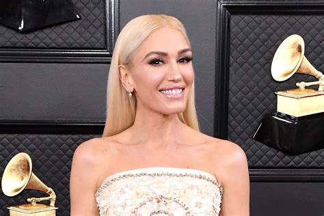 The 12 Beauty Product Used To Get Gwen Stefanis Grammys Hair Hellogiggles