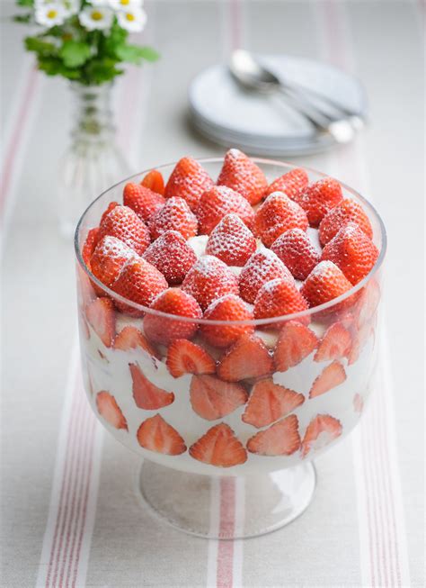 Recipe Sweet Eve Strawberry Trifle Rated 415 37 Votes