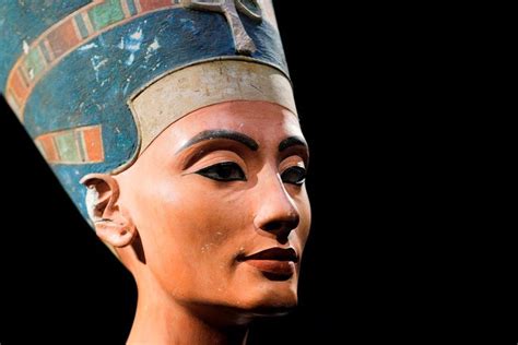 Egypts Lost Queen Nefertiti May Lie Concealed Behind King Tuts Tomb Irish Independent