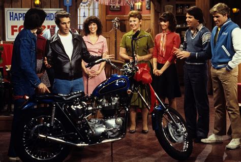 'Happy Days': Here's Why The Fonz Was Almost Never Seen Without His ...
