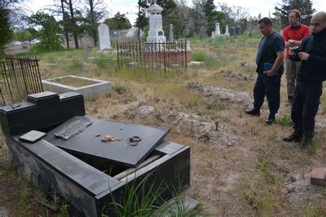 Profanaron Tumbas En El Cementerio Galés De Trelew