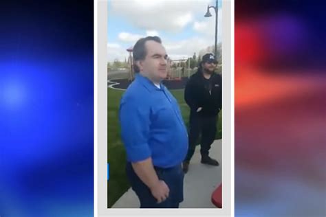 Dad Confronts 42 Year Old Man Who Was Sexting Teen Daughter Video
