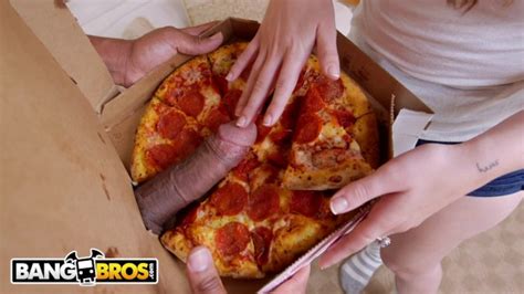 BANGBROS Magnum Size Pizza Delivery For Joseline Kelly Pornhub Com