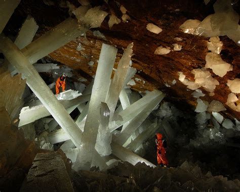 Giant Crystal Cave In Naica Mexico 1280x1024 Crystal Cave