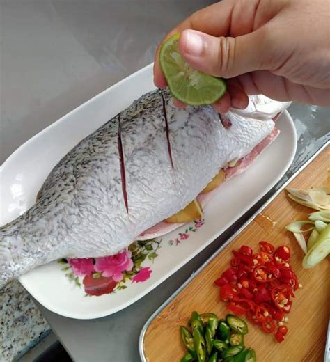 3 biji bawang merah 2 ulas bawang putih 1 inci halia. Ikan Siakap Stim Ala Thai, Menu Special Untuk Keluarga ...