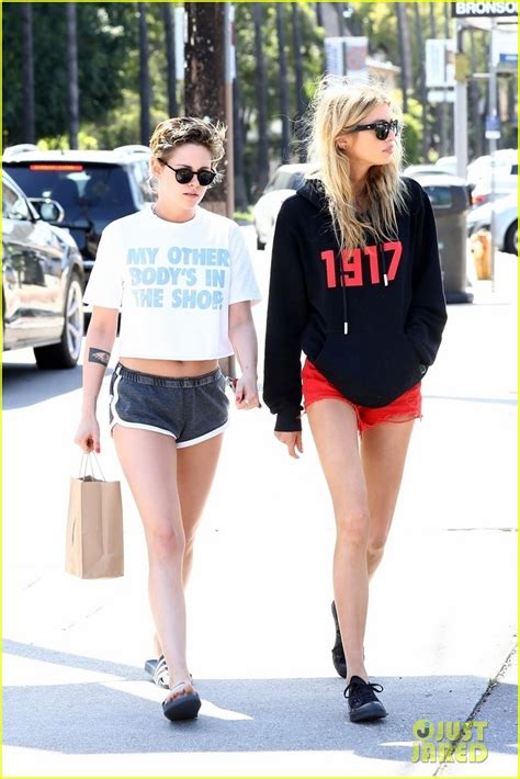 Kristen Stewart And Stella Maxwell Grab Lunch In Los Feliz Photo 4063597 Kristen Stewart Photos