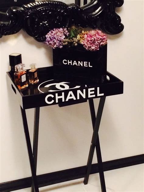 Decoration De Table Chanel 2020 In 2021 Chanel Bedroom Chanel Room