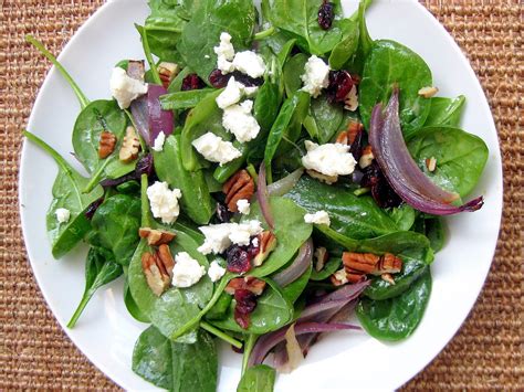 Spinach And Goat Cheese Salad With Pecans