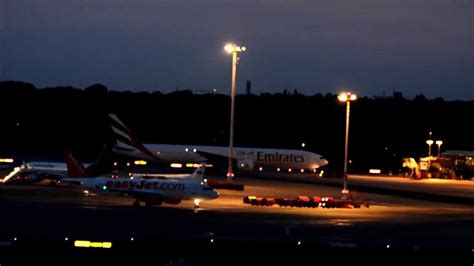 Emirates Boeing 777 Takeoff At Hamburg Airport And Night Youtube
