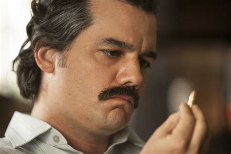 Narcos Review Season 2 Finds Its Star As It Hunts For Pablo Escobar