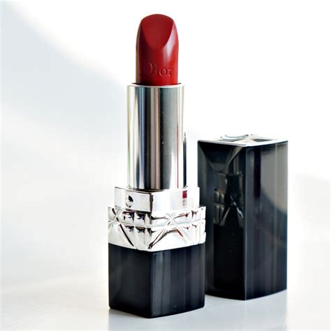 A red lipstick that looks good on everyone who tries it: Rouge Dior 999 - Beautylab.nl