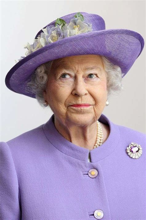 Elizabeth Ii Wearing A Hat This Is Exactly What Happens When The Queen