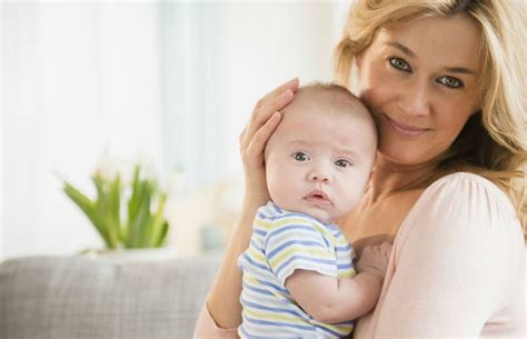 婴儿的情绪有哪些 父母怎样促进婴儿社会性和情绪情感发展 八宝网