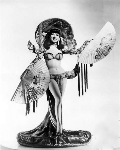 A Look Back 20 Glorious Photos Of Vintage Burlesque Dancers