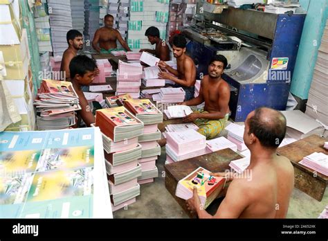 Dhaka Bangladesh October 22 2019 Bangladeshi Book Binding Worker