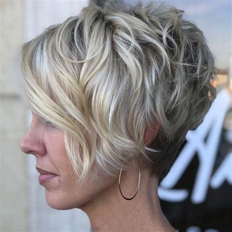 23 Cutest Chin Length Hairstyles Trending For 2019 Longer Pixie