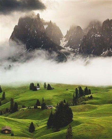 Valle De Niebla Los Dolomitas En Italia Places To Travel Wonders Of