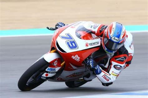 Moto 3 valencia can öncü his first race and his first victory in 15 years old. Ogura sluit Moto3 test op Jerez af met nieuw ronderecord