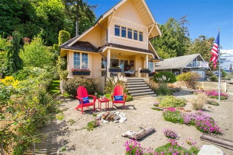 This Cozy Cottage Is Perfectly Suited For The Beach With