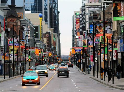 Янг стрит Торонто | Toronto travel, Yonge street, Canada