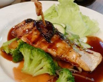 Oleh sebab itu, anda tidak perlu memasaknya lama atau menggunakan racikan bumbu yang kompleks. Resep Ikan: Salmon TeriyakiEasy Food Recipe