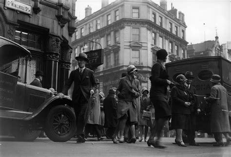 Fascinating Photos Of Londons Soho Between The Wars Flashbak